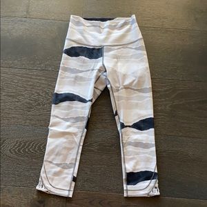 Lululemon Capri Leggings, sz 6